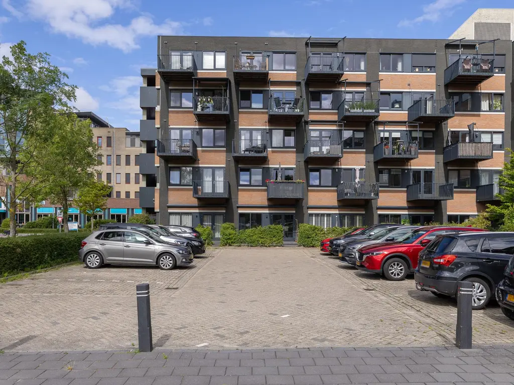Zandsteen 97, HOORN
