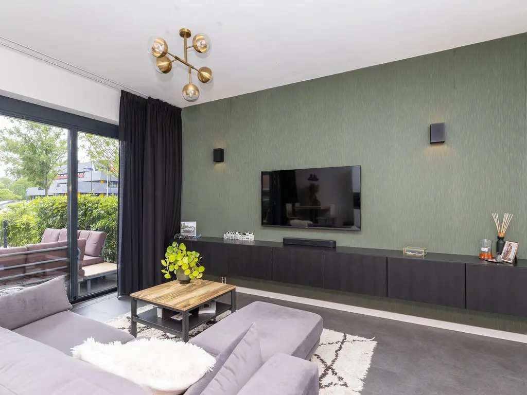 Zandsteen 97, HOORN