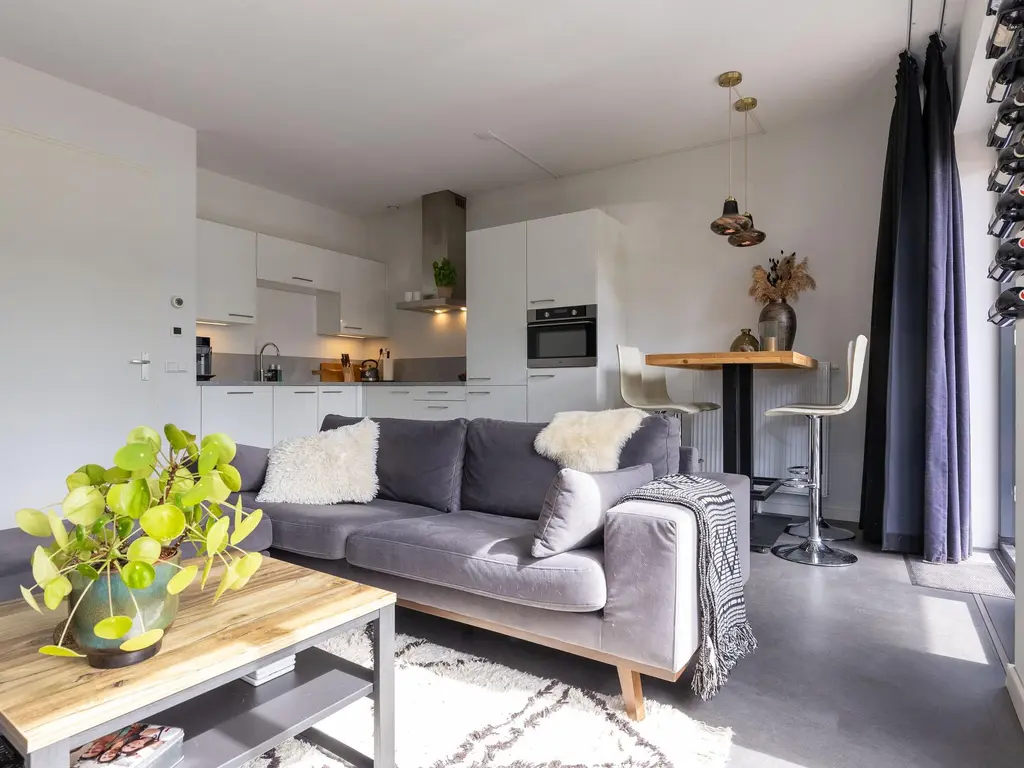 Zandsteen 97, HOORN