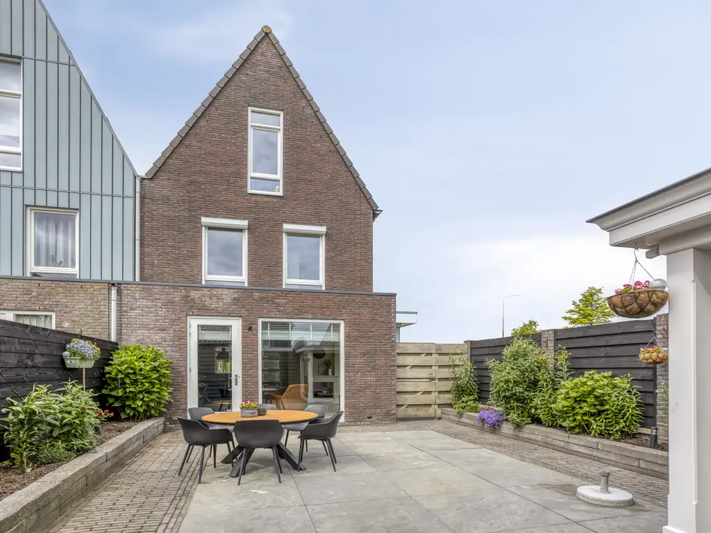 Paaldijk 83, ZWAAG