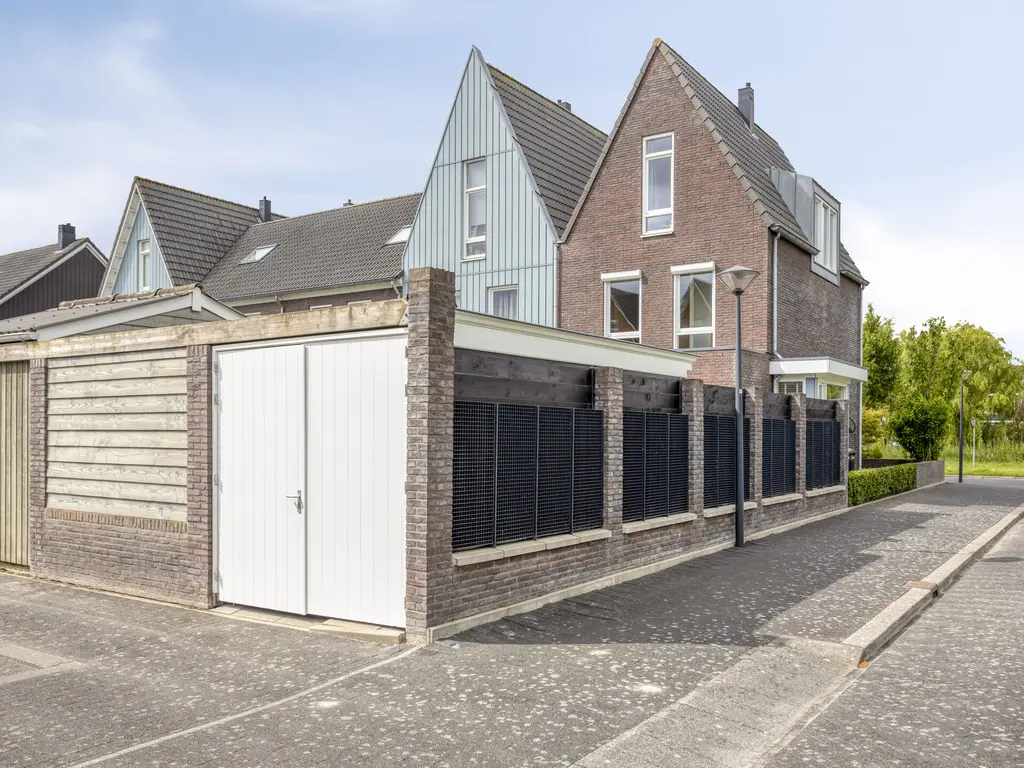 Paaldijk 83, ZWAAG