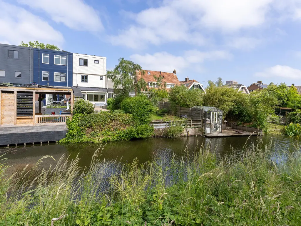 Keern 115, HOORN