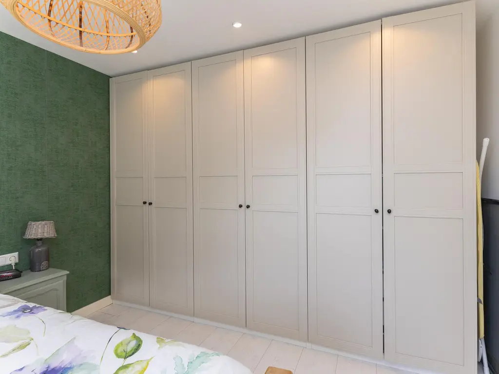 Keern 115, HOORN
