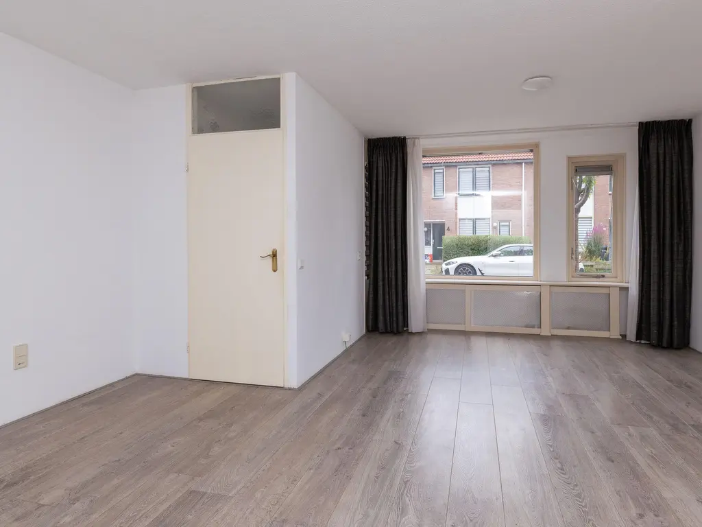 Koolmees 37, HOORN