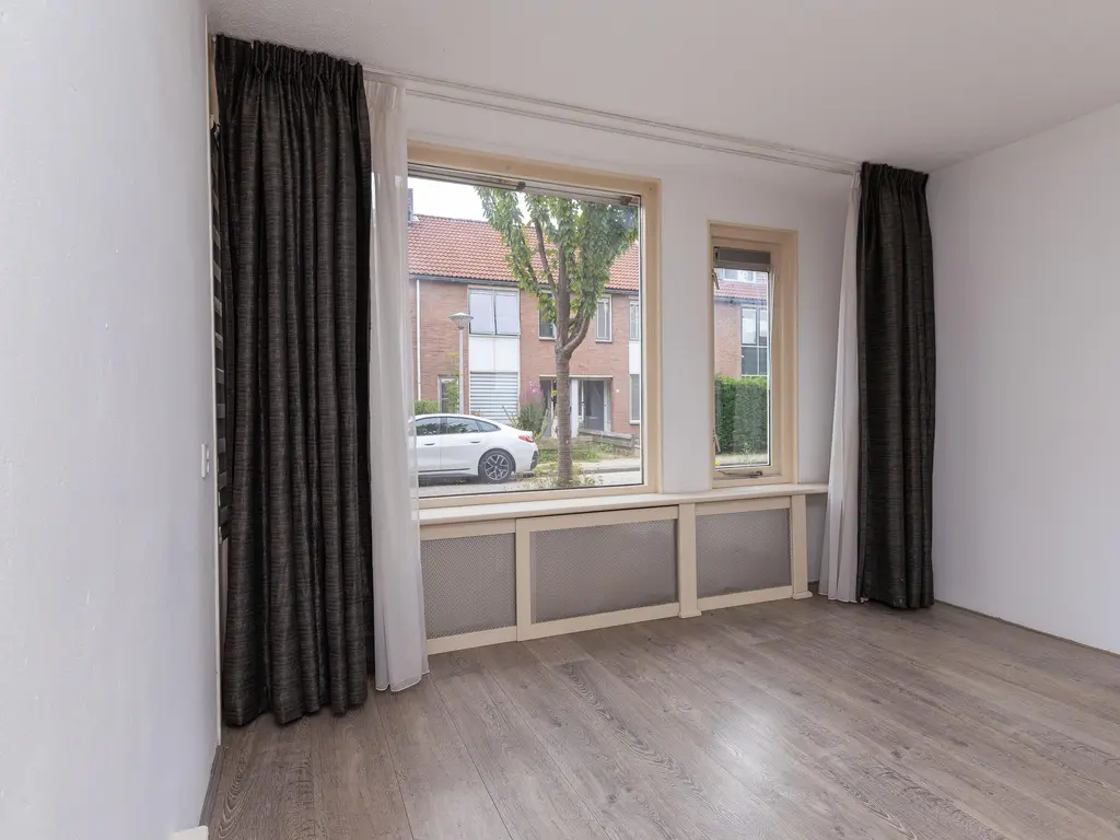 Koolmees 37, HOORN