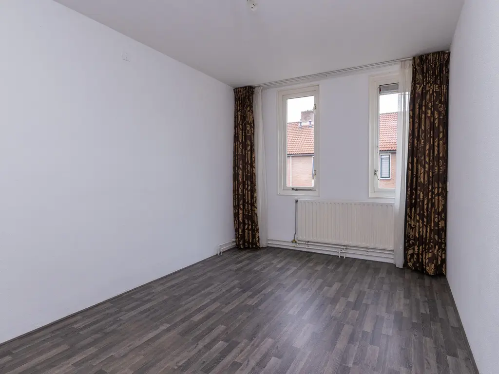 Koolmees 37, HOORN