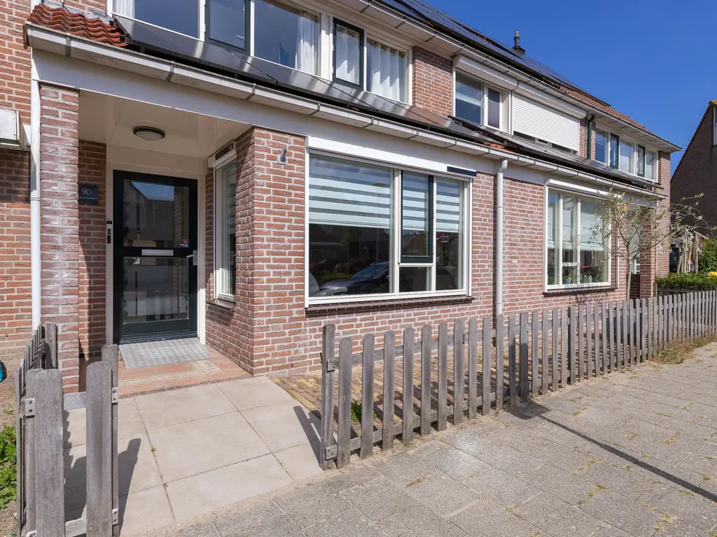 Ceder 90, HOORN