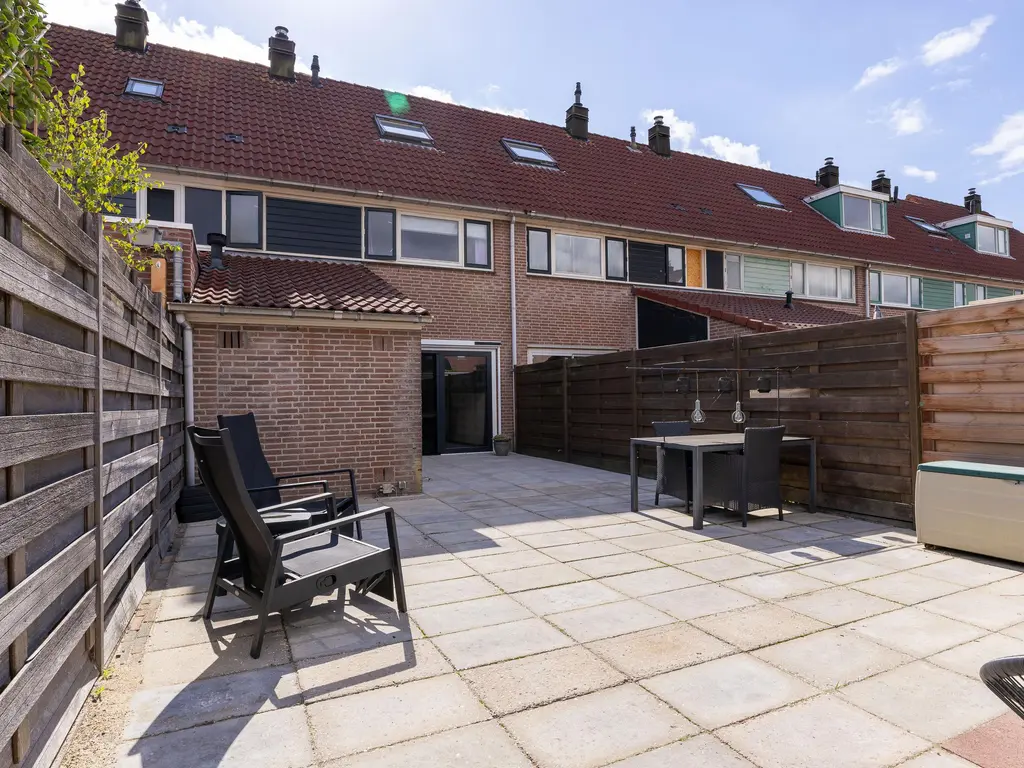 Ceder 90, HOORN