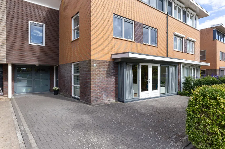 John Raedeckerhof 203