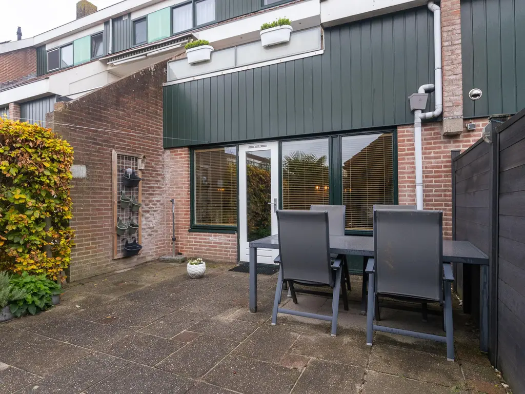 De Wieken 100, HOORN