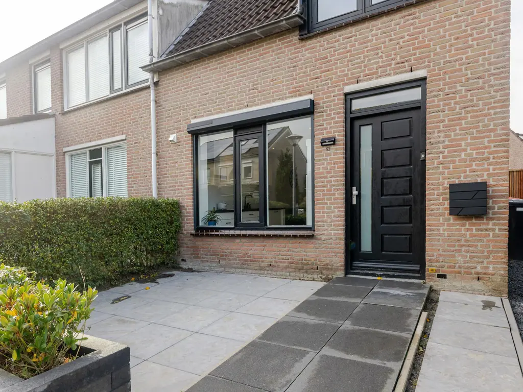 Reaal 52, HOORN