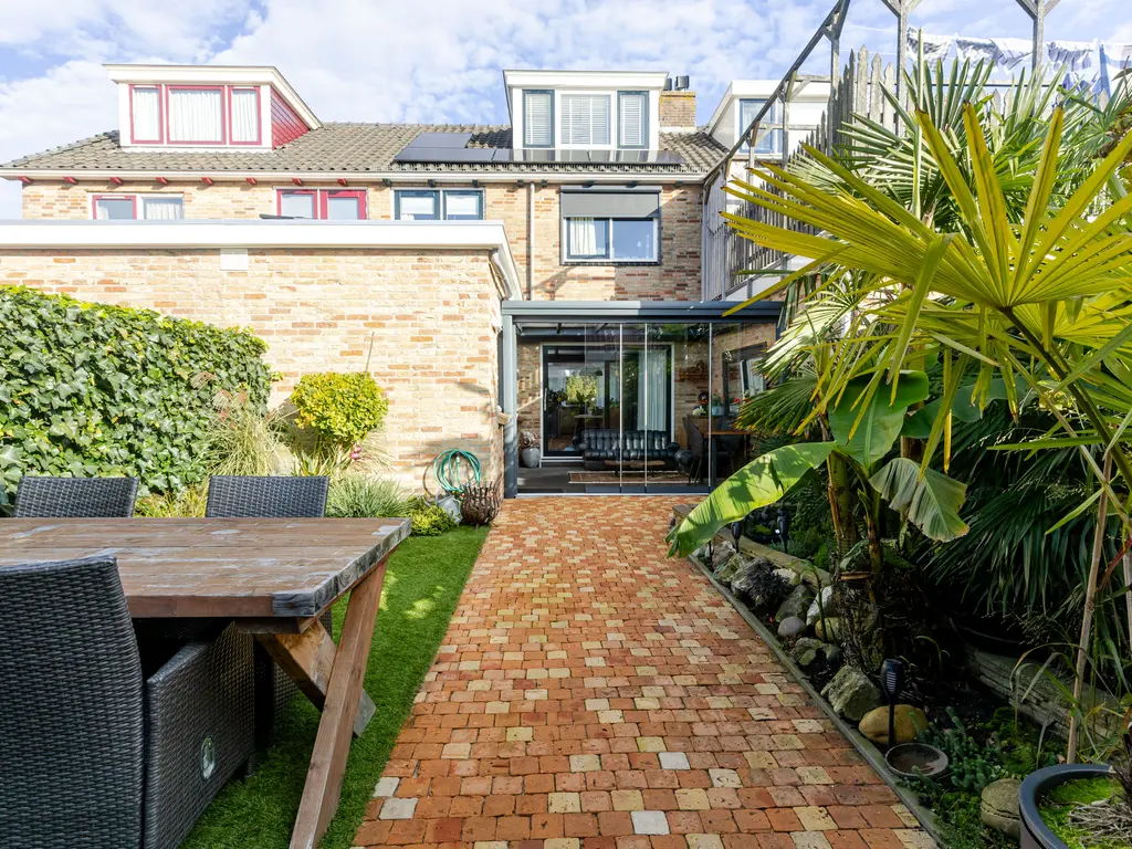 Dirk Hulstweg 4, Oosterblokker