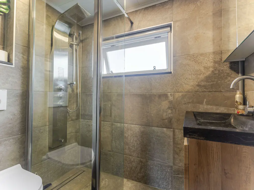 Dirk Hulstweg 4, Oosterblokker