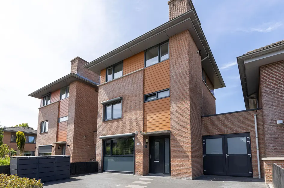 John Raedeckerhof 13