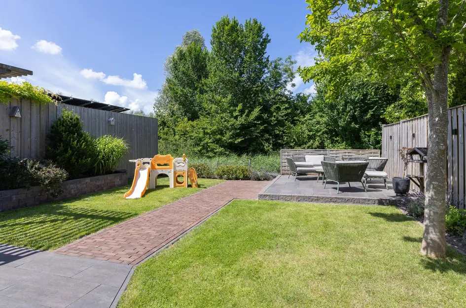 John Raedeckerhof 13