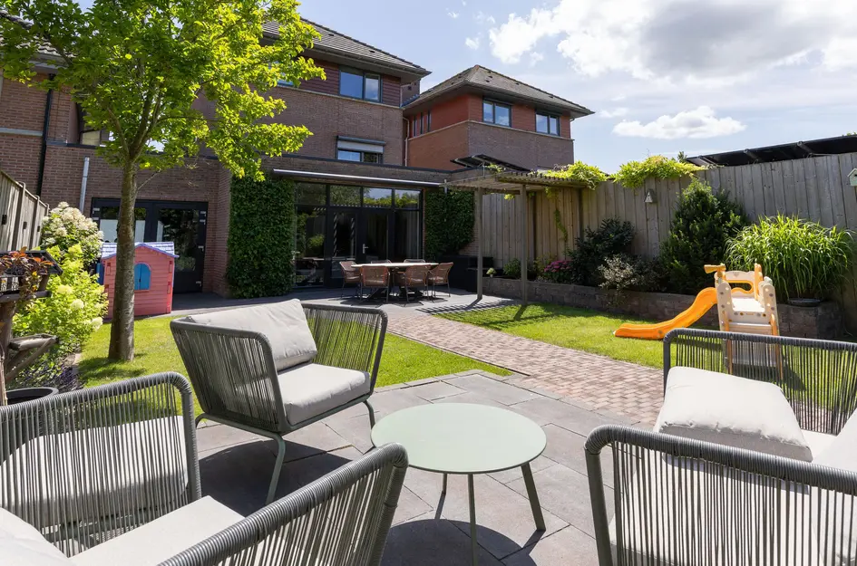 John Raedeckerhof 13