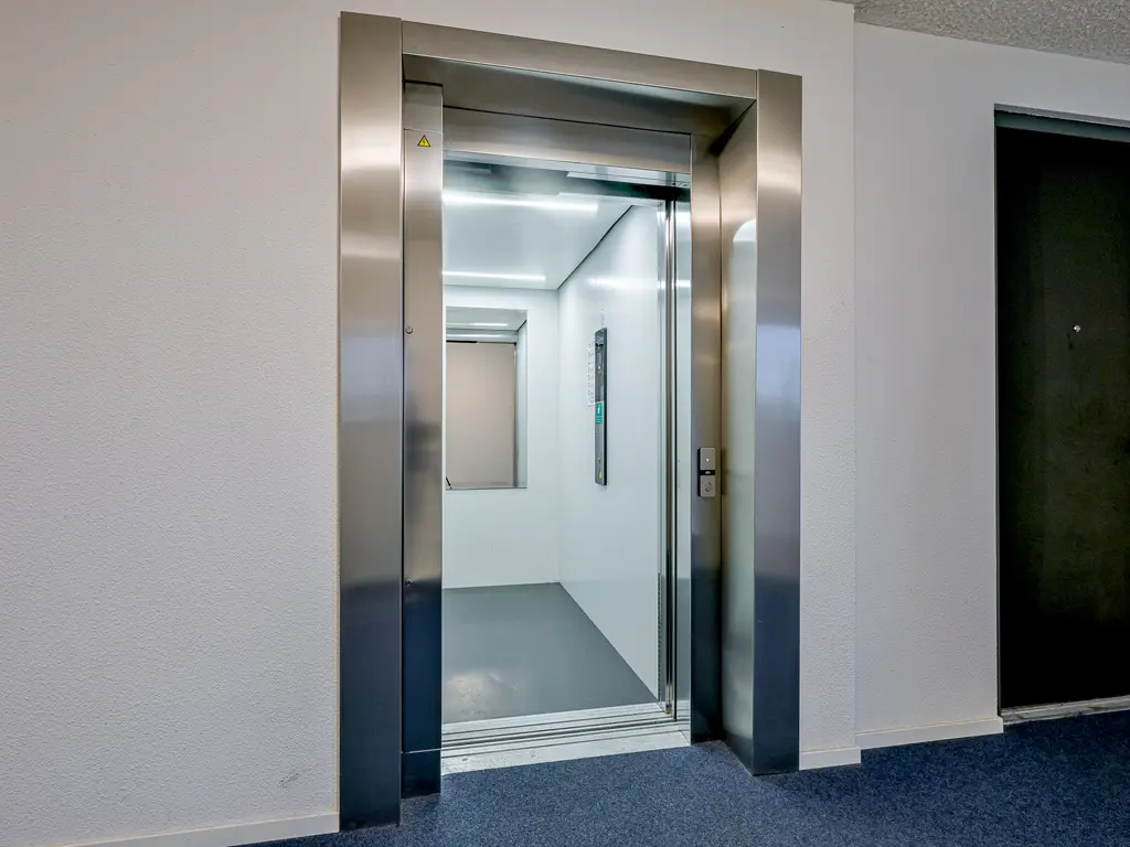 Lapis Lazuli 160, HEERHUGOWAARD