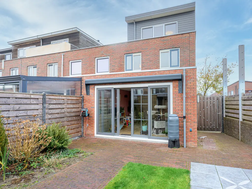 Aagje Dekentuin 28, HEERHUGOWAARD