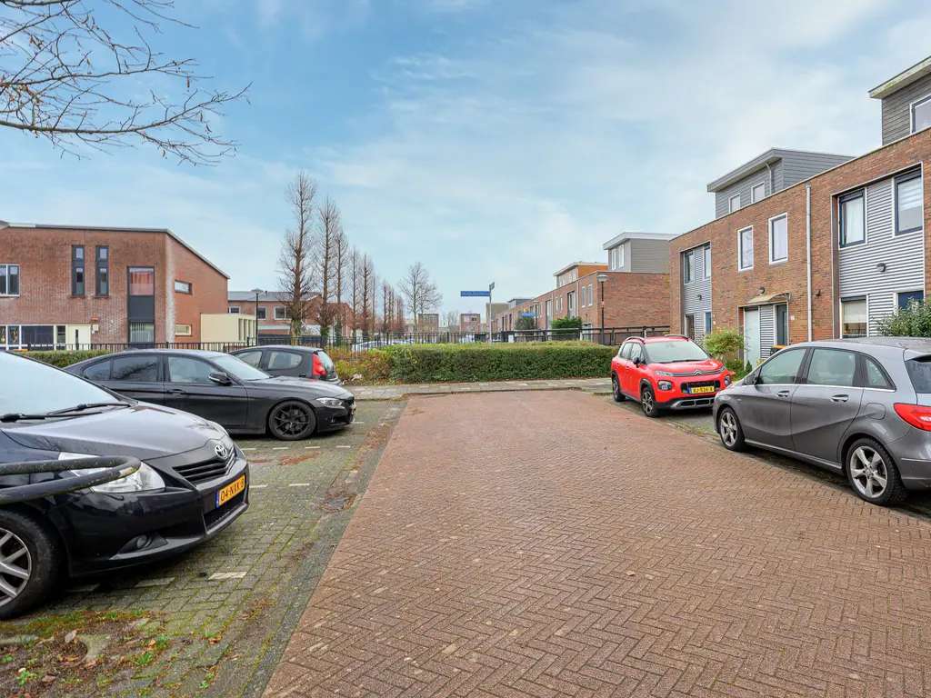 Aagje Dekentuin 28, HEERHUGOWAARD