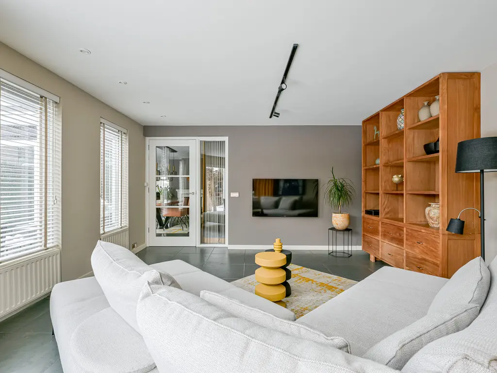 Zwarte Dolfijn 27, HEERHUGOWAARD