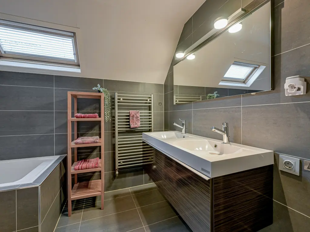 Zwarte Dolfijn 27, HEERHUGOWAARD