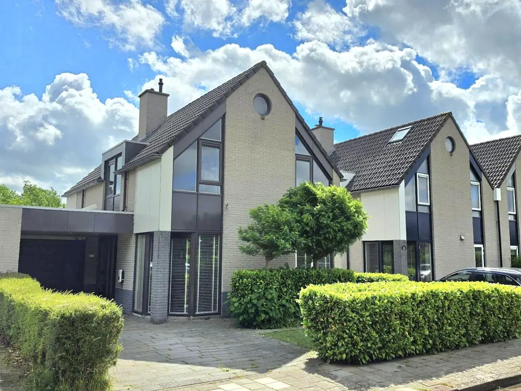Zwarte Dolfijn 27, HEERHUGOWAARD