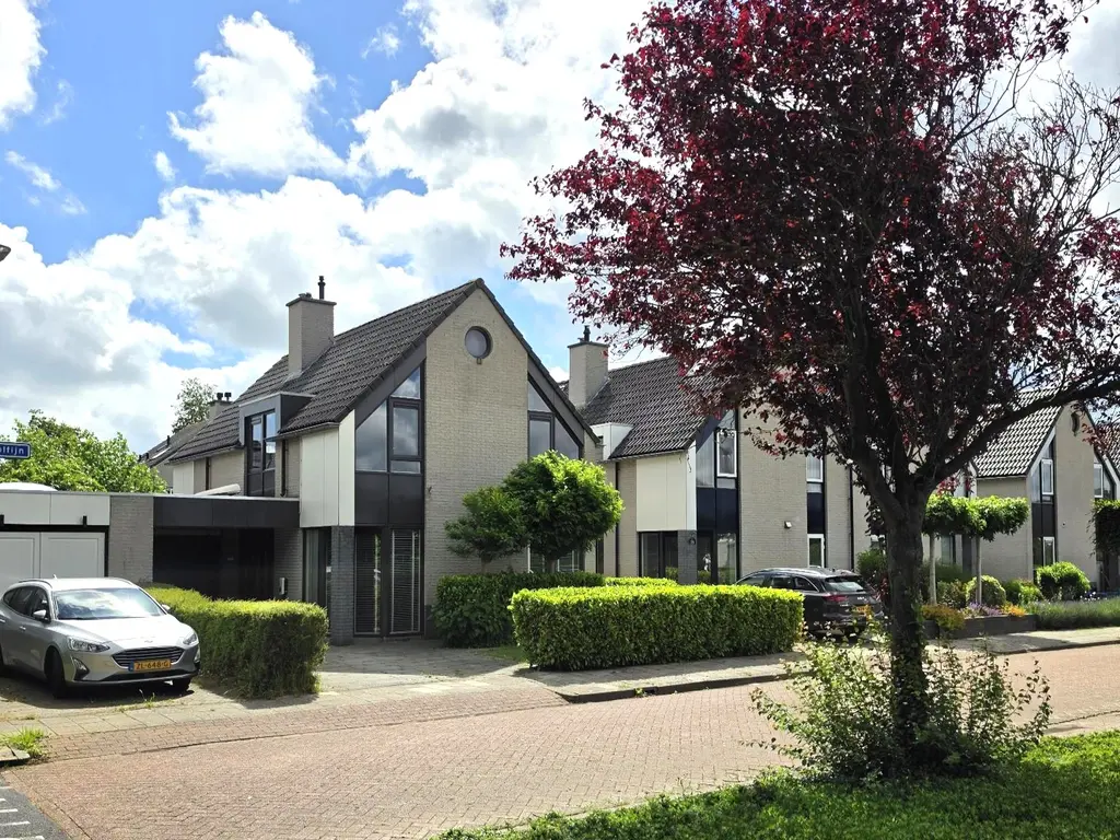 Zwarte Dolfijn 27, HEERHUGOWAARD