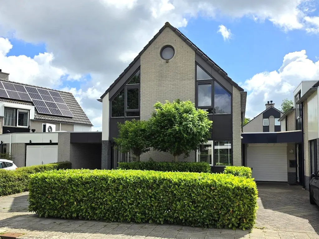 Zwarte Dolfijn 27, HEERHUGOWAARD
