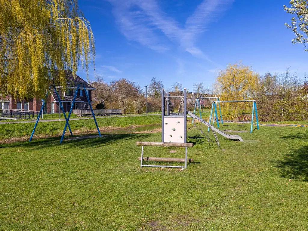 Albert van Damstraat 16, ZWAAG