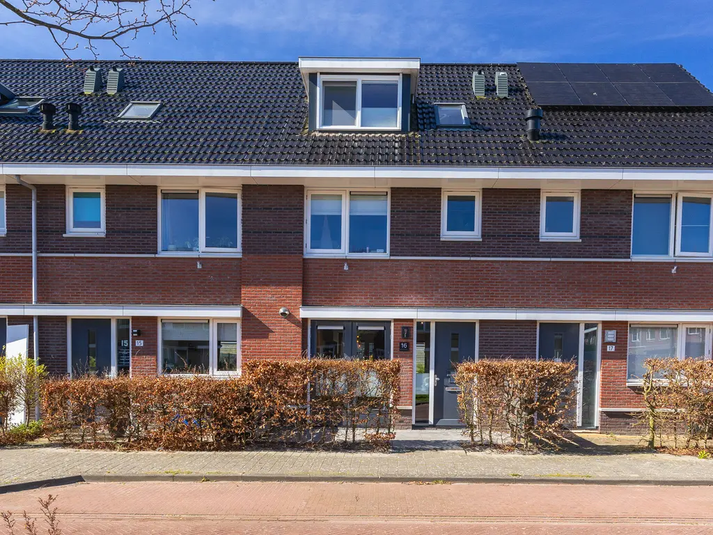 Albert van Damstraat 16, ZWAAG