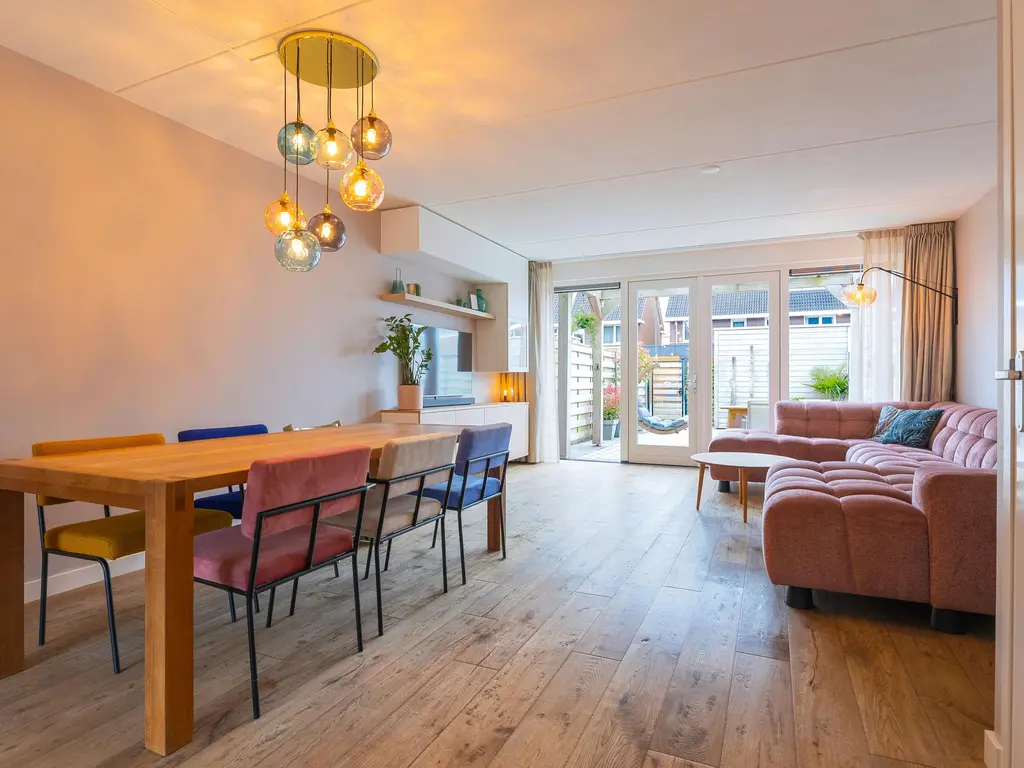 Albert van Damstraat 16, ZWAAG