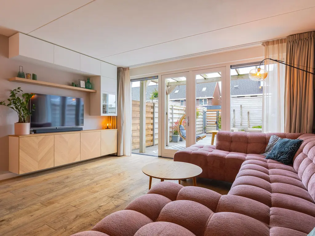 Albert van Damstraat 16, ZWAAG