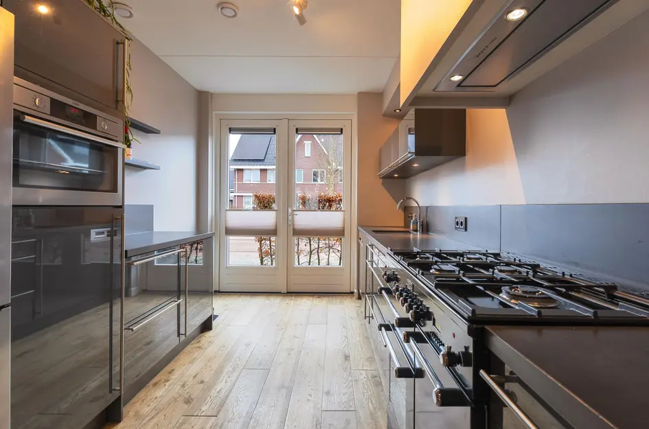 Albert van Damstraat 16