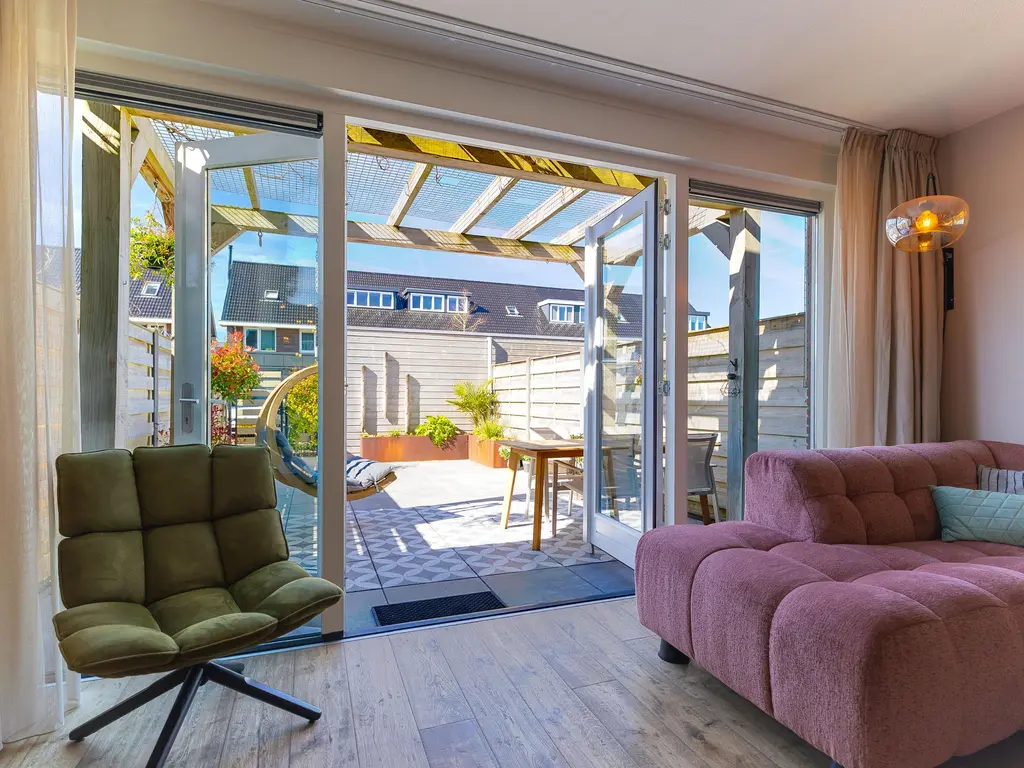 Albert van Damstraat 16, ZWAAG