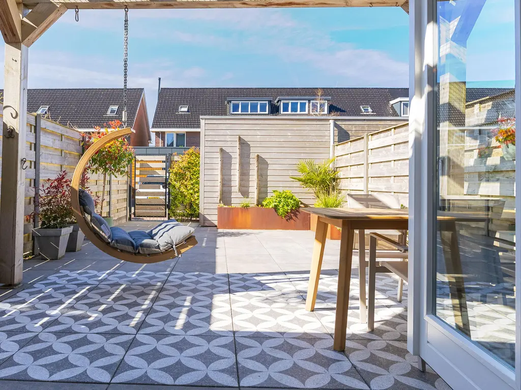 Albert van Damstraat 16, ZWAAG