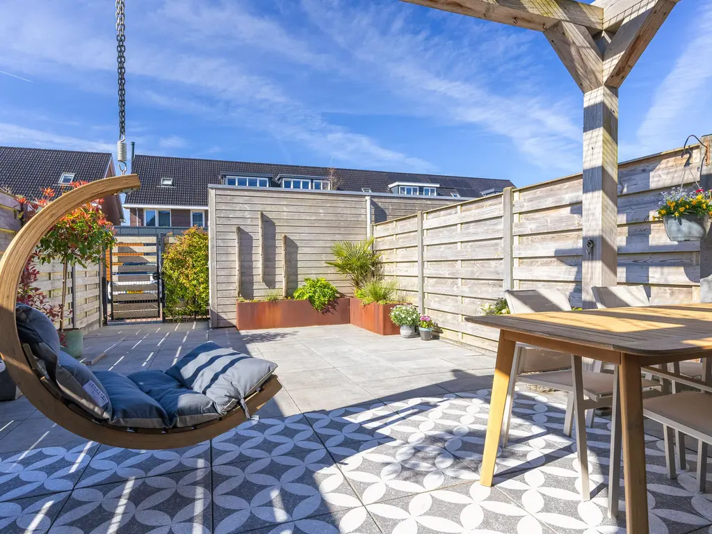 Albert van Damstraat 16, ZWAAG