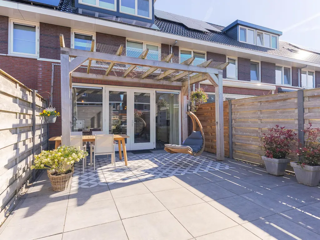 Albert van Damstraat 16, ZWAAG