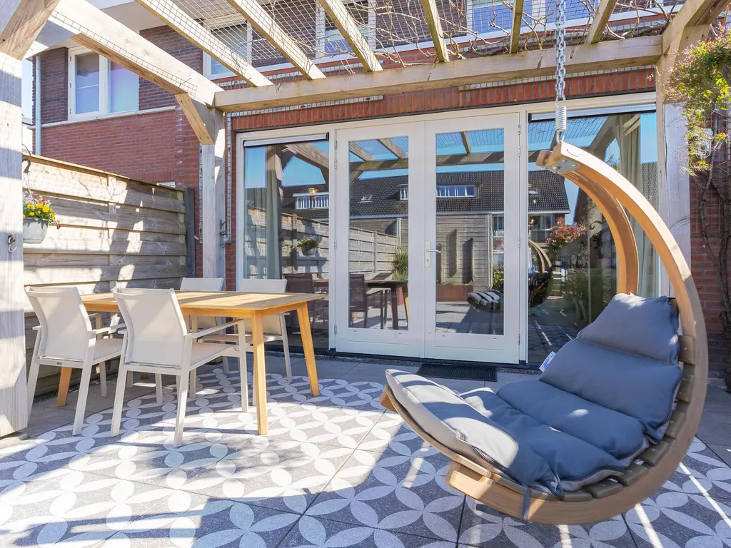 Albert van Damstraat 16, ZWAAG