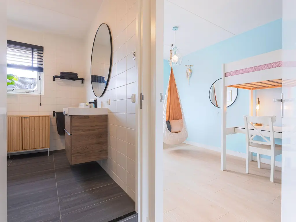 Albert van Damstraat 16, ZWAAG