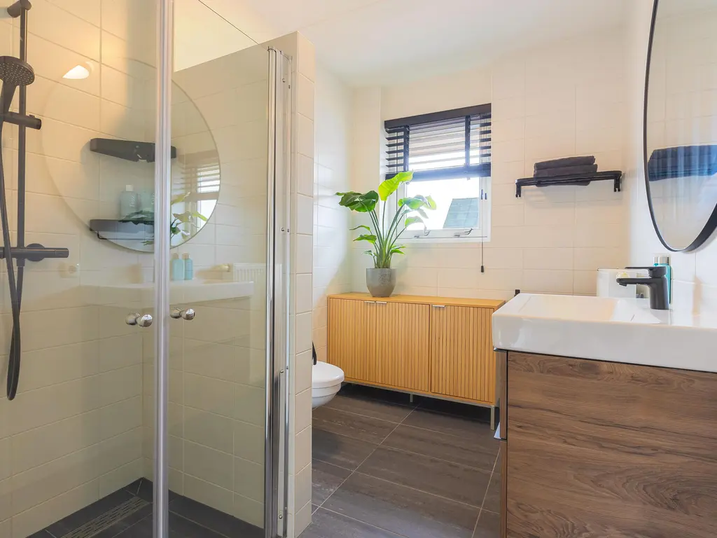 Albert van Damstraat 16, ZWAAG