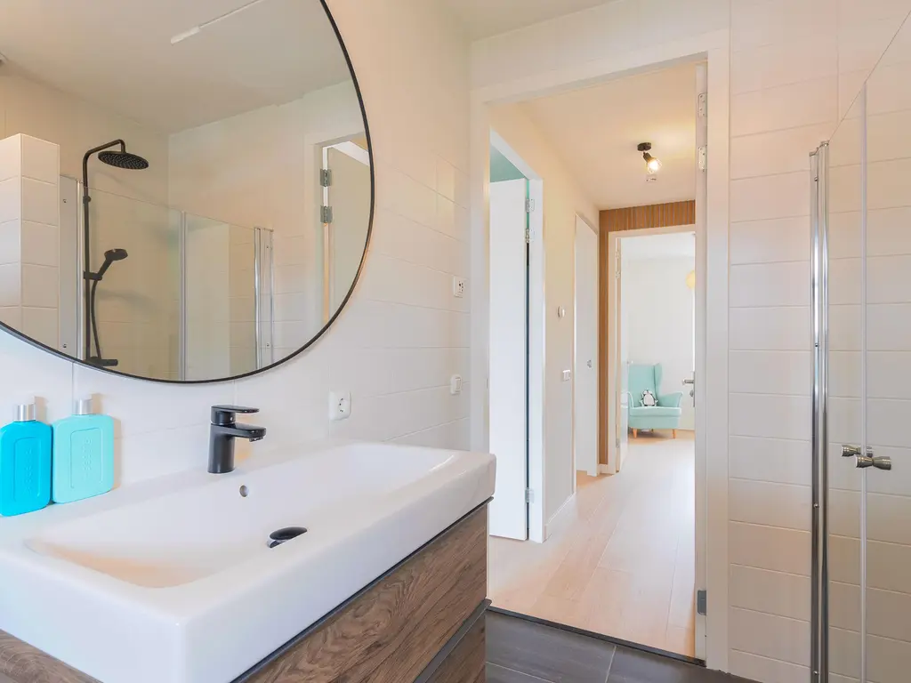 Albert van Damstraat 16, ZWAAG