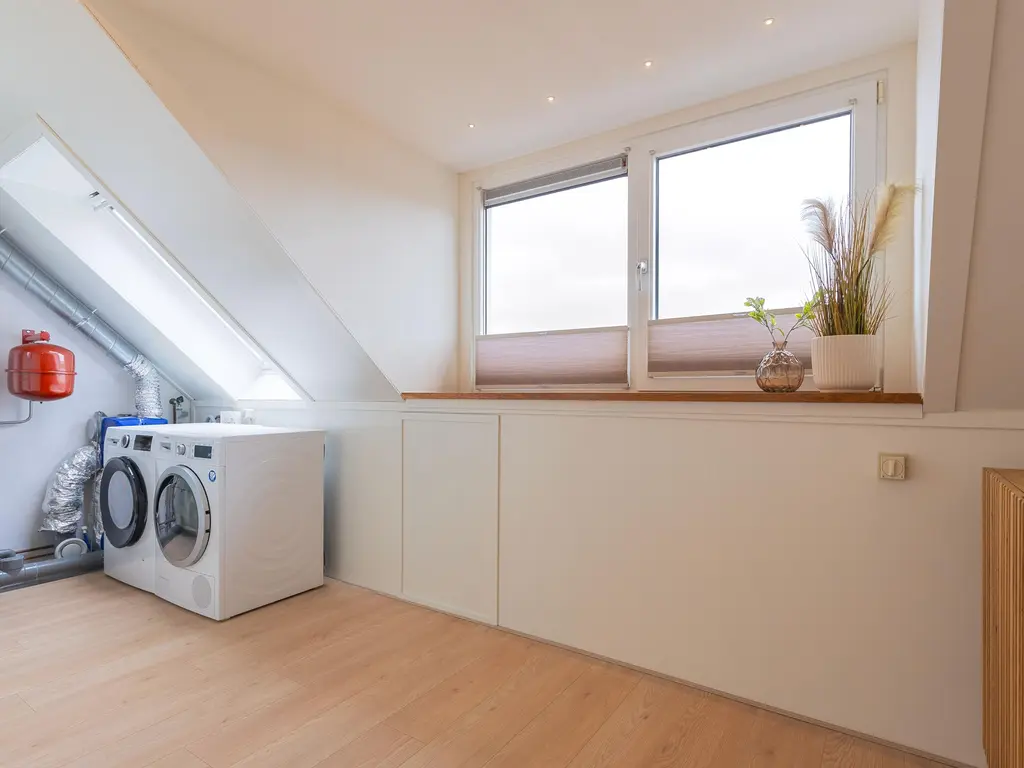 Albert van Damstraat 16, ZWAAG