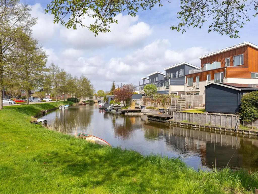 Spanker 13, MEDEMBLIK