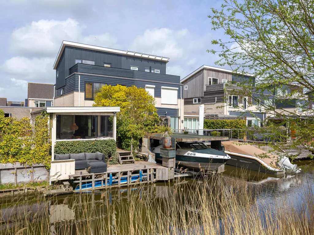 Spanker 13, MEDEMBLIK