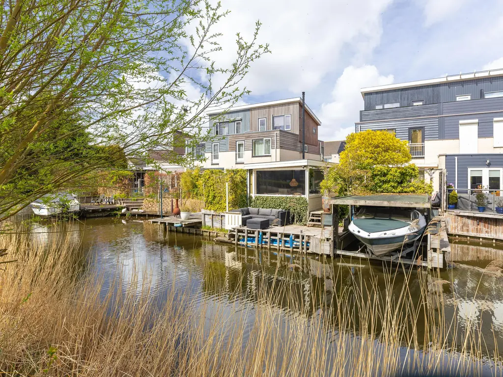 Spanker 13, MEDEMBLIK