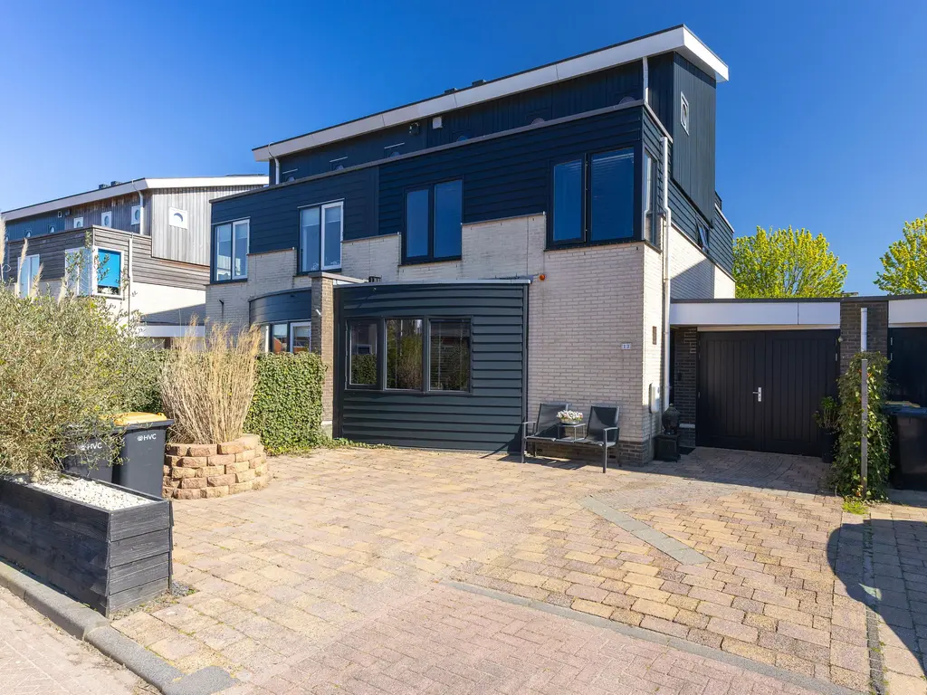 Spanker 13, MEDEMBLIK