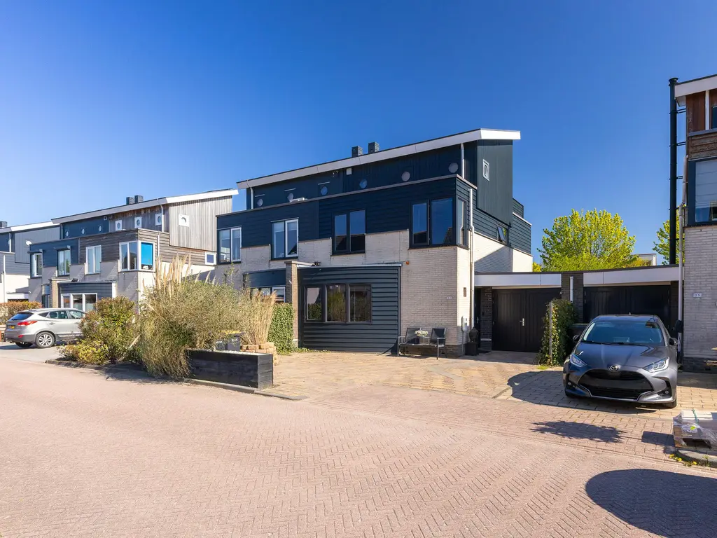 Spanker 13, MEDEMBLIK