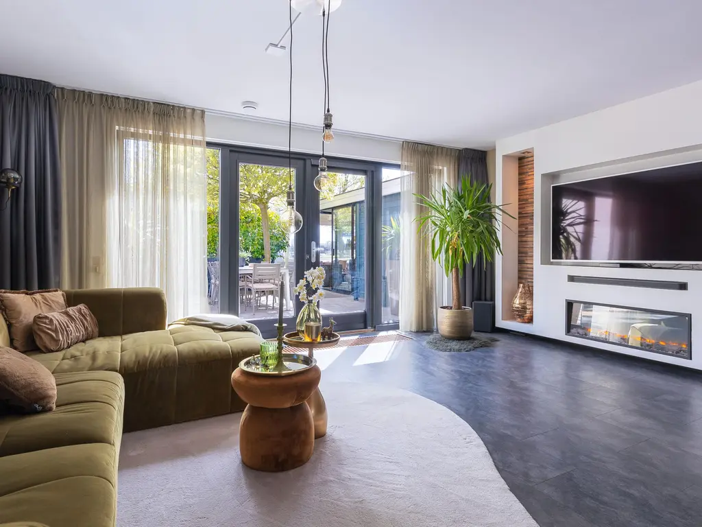 Spanker 13, MEDEMBLIK