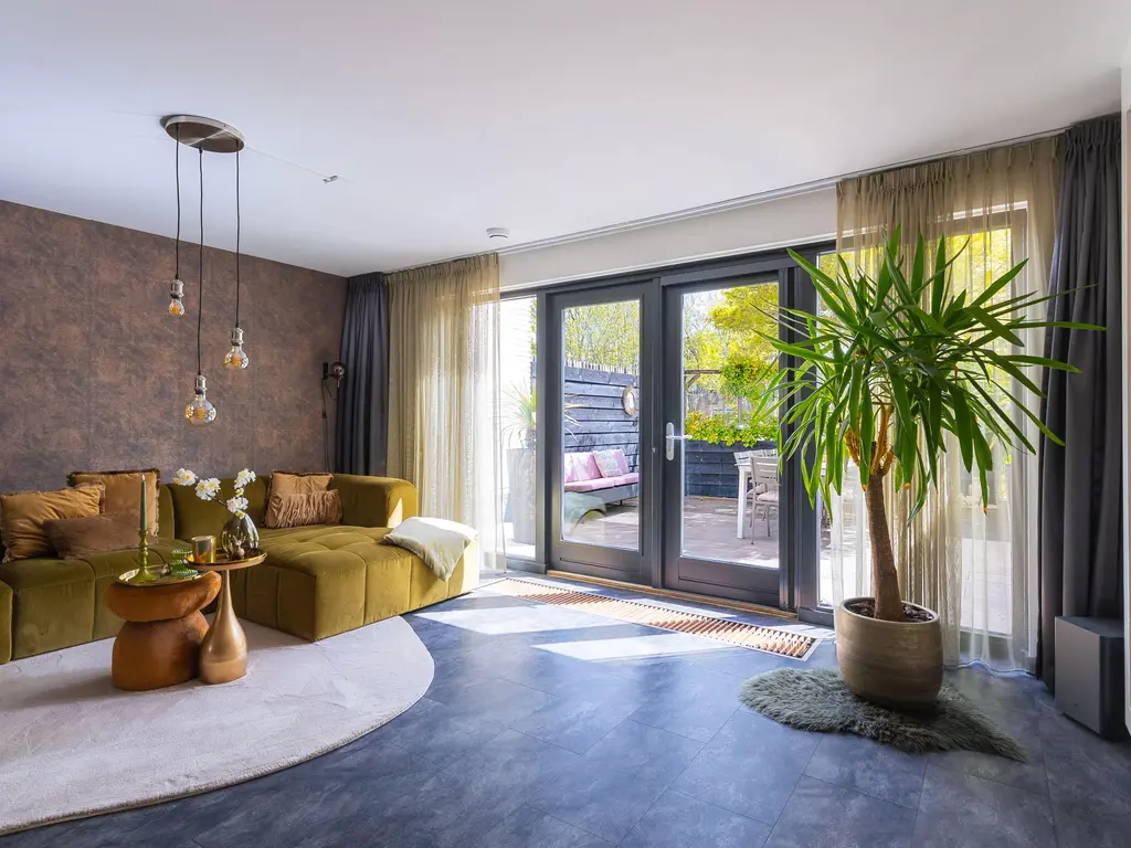 Spanker 13, MEDEMBLIK