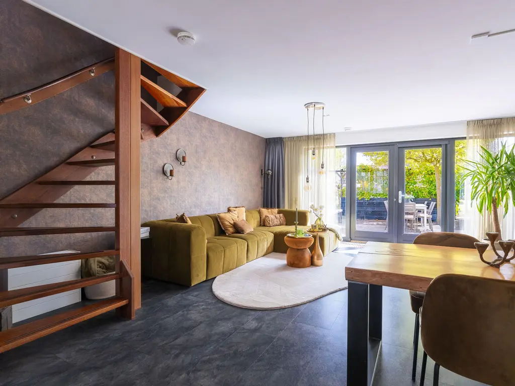 Spanker 13, MEDEMBLIK